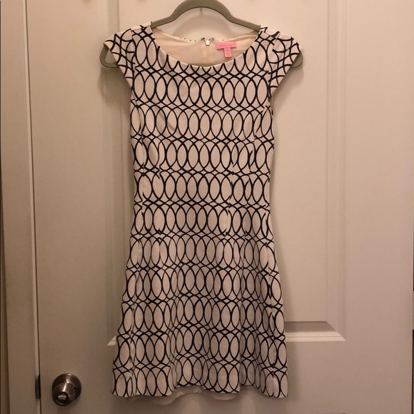 White patterned Lilly Pulitzer dress - Picture 1 of 2